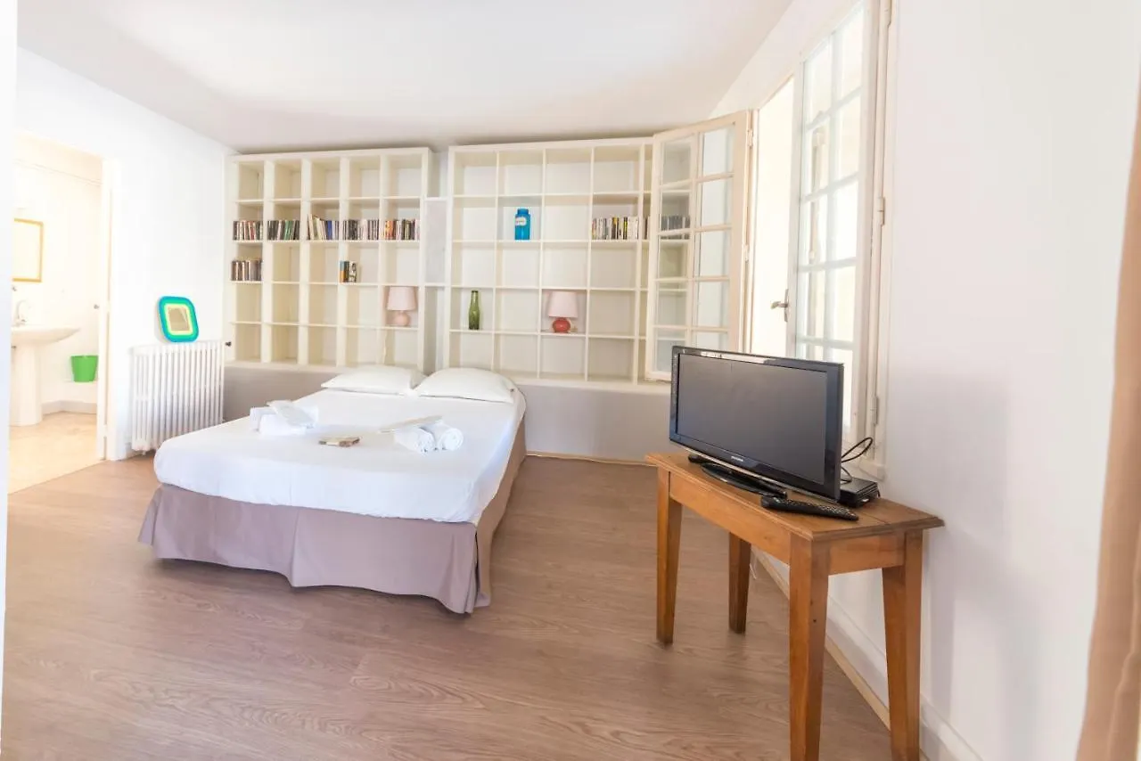 Appartement De Charme - Vue Sur Remparts - Wifi Gratuit - Parking Payant A Proximite Avignon 0*,