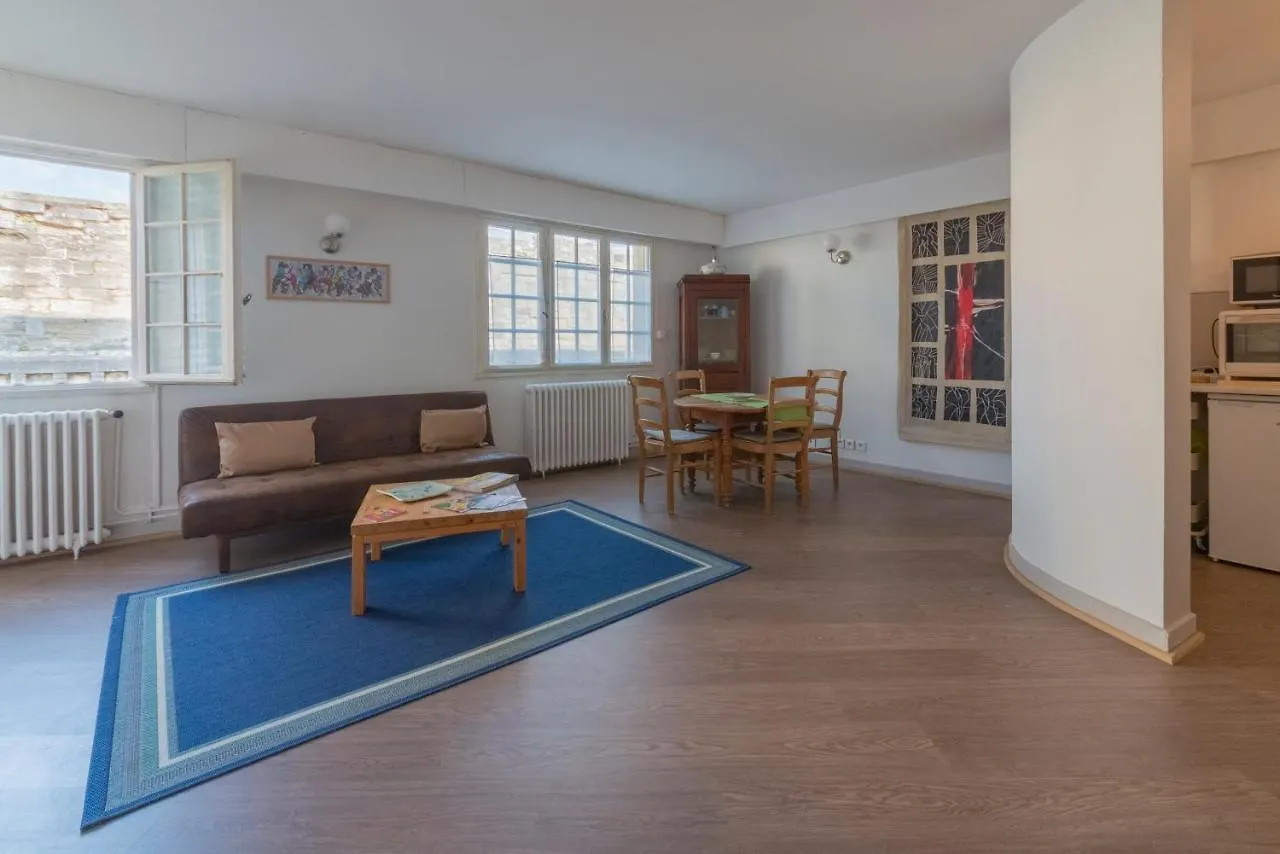 Appartement De Charme - Vue Sur Remparts - Wifi Gratuit - Parking Payant A Proximite Avignon France