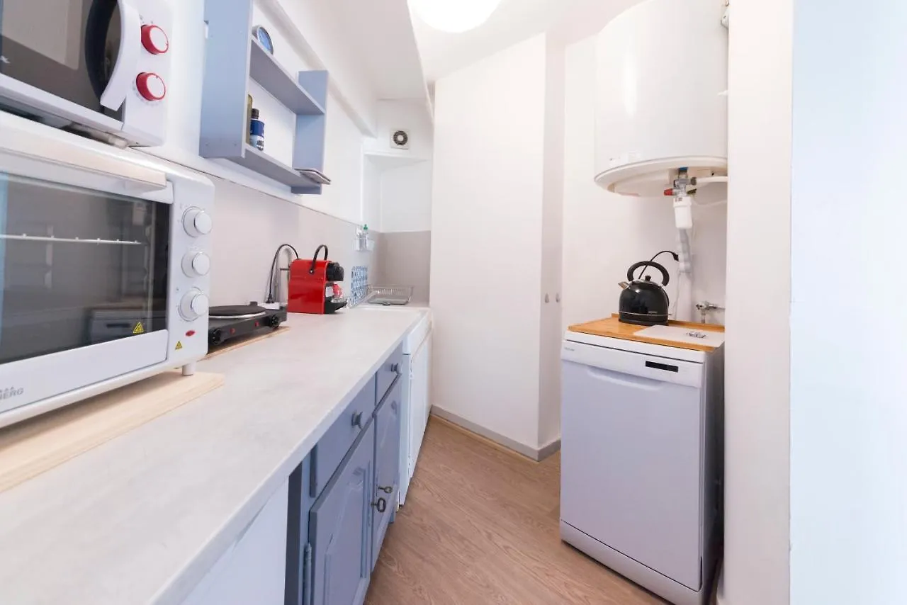 Appartement De Charme - Vue Sur Remparts - Wifi Gratuit - Parking Payant A Proximite Avignon Apartment