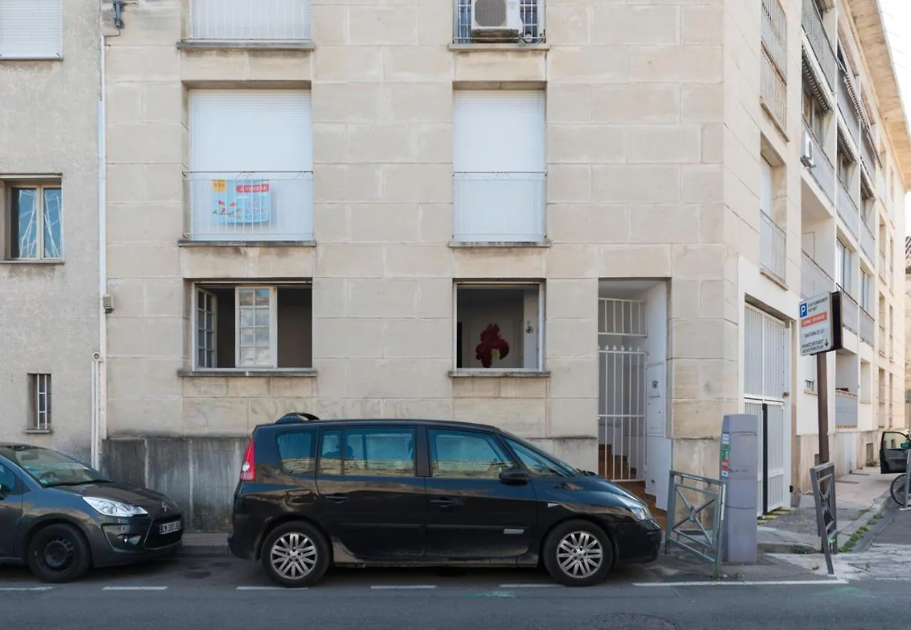 Apartment Appartement De Charme - Vue Sur Remparts - Wifi Gratuit - Parking Payant A Proximite Avignon